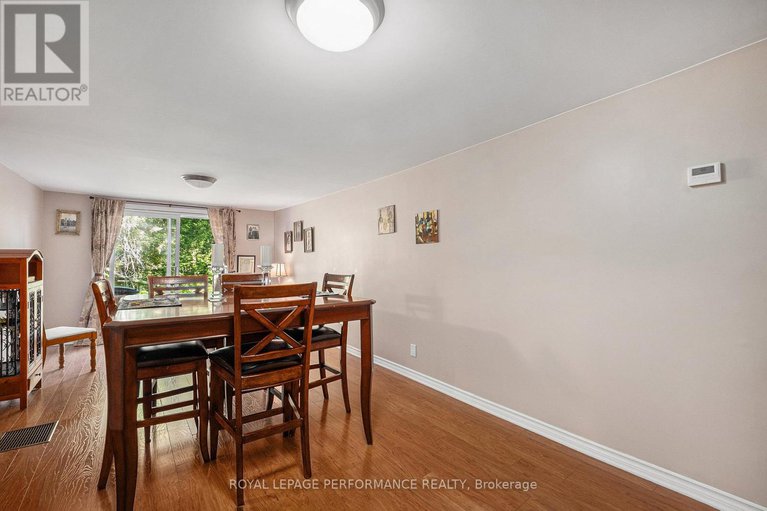 28244627/3383-champlain-street/clarencerockland-twp/clarence-rockland/ontario/K0A1E0_18
