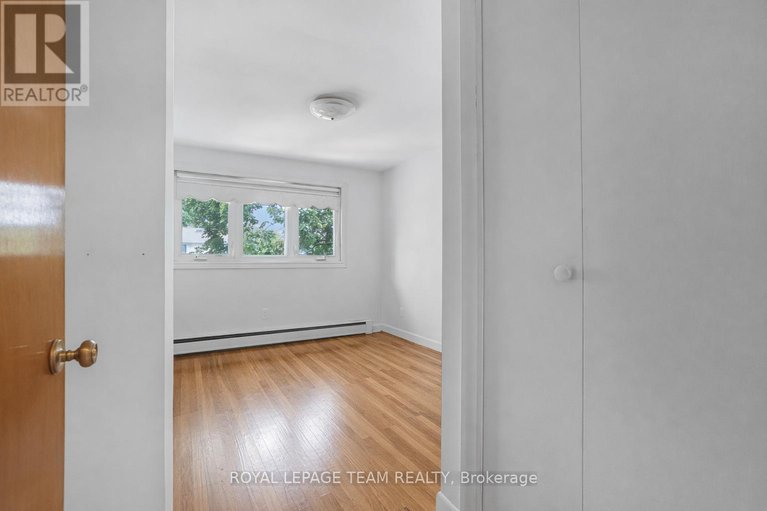 29364334/1166-castle-hill-crescent/copeland-park/ottawa/ontario/K2C2A8_17