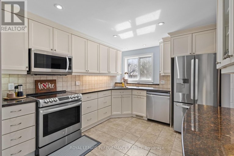 29606719/219-switzer-avenue/westborohampton-park/ottawa/ontario/K1Z7H8_6