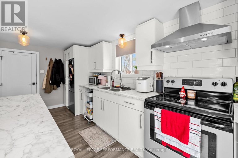 29182653/6-spring-street/maxville/north-glengarry/ontario/K0C1T0_18