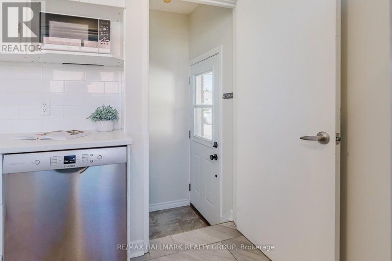 29626483/17-wolmsley-crescent/meadowlandscrestview/ottawa/ontario/K2G1J3_29