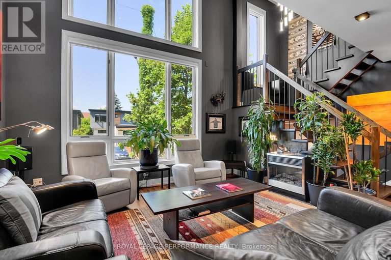 28573651/805-kingsmere-avenue/mckellar-heightsglabar-park/ottawa/ontario/K2A3J8_1