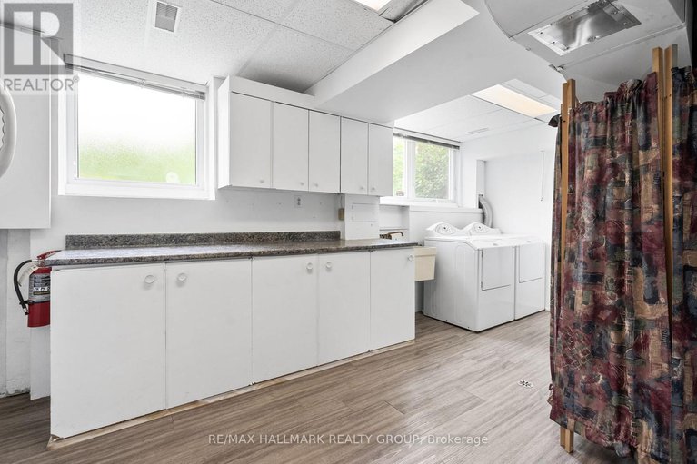28581725/2143-hubbard-crescent/beacon-hill-north/ottawa/ontario/K1J6L3_24