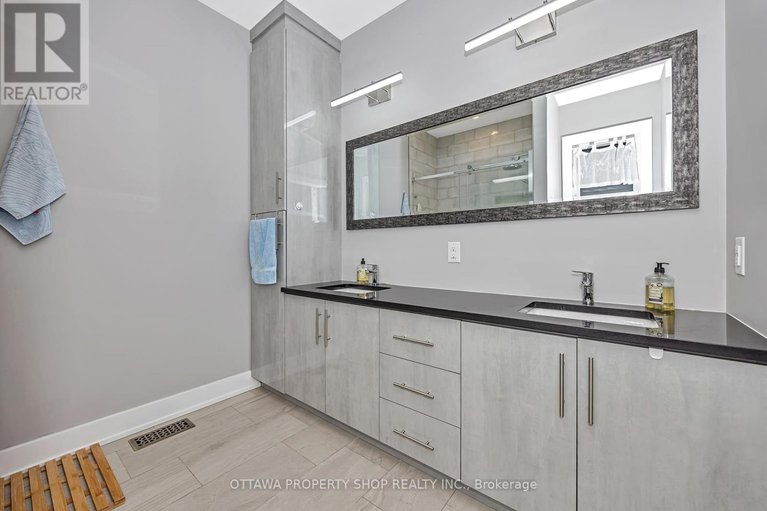 28399504/1355-mory-street/emerald-woodssawmill-creek/ottawa/ontario/K1T1C8_24