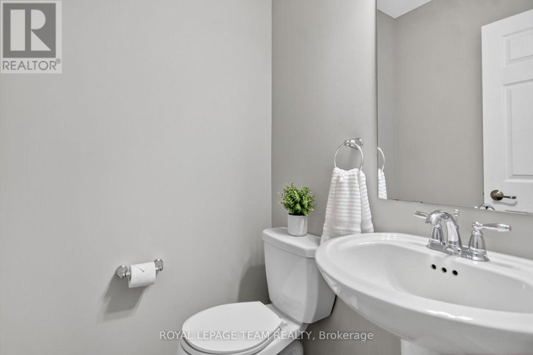 29099076/939-whimbrel-way/half-moon-bay/ottawa/ontario/K2J6C5_21