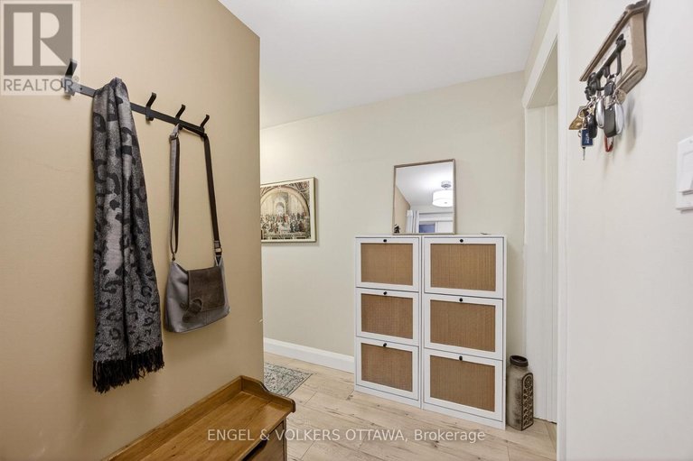 29616184/b-35-robinson-avenue/sandy-hill/ottawa/ontario/K1N8N8_3