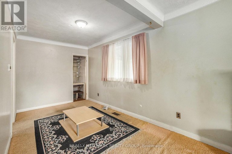 28568796/2375-cheshire-road/parkway-park/ottawa/ontario/K2C1G2_13