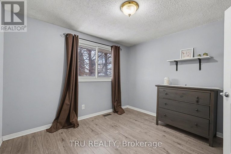 29425868/463f-moodie-drive/arbeatha-park/ottawa/ontario/K2H8T7_13