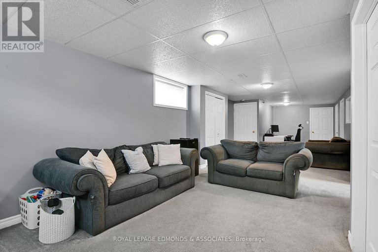 28381416/91-haramis-drive/renfrew/renfrew/ontario/K7V4M4_24