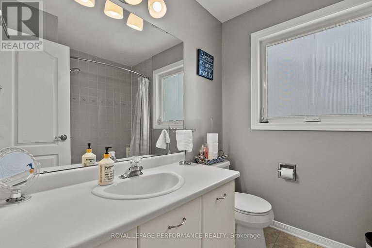 29329137/690-princess-louise-drive/fallingbrookridgemount/ottawa/ontario/K4A2C1_31