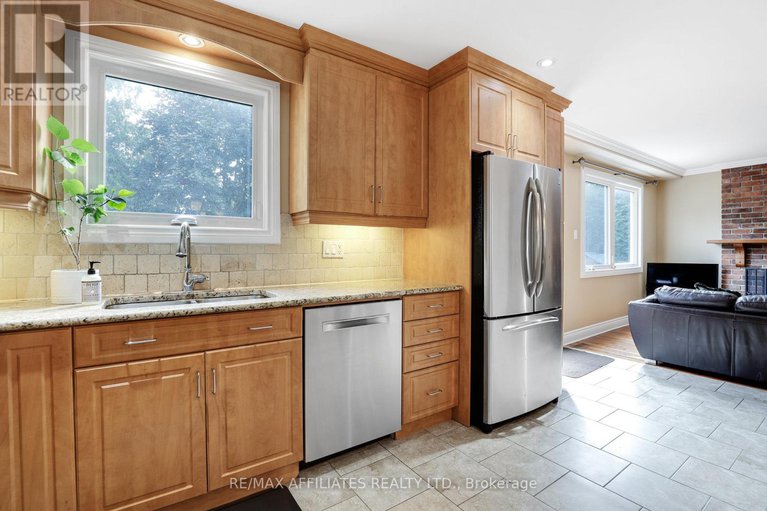 28820218/2347-briar-hill-drive/urbandale-acres/ottawa/ontario/K1H7A7_15