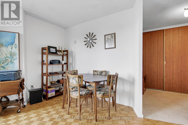 29388098/708-20-chesterton-drive/borden-farmstewart-farmcarleton-heightsparkwood-hills/ottawa/ontario/K2E6Z7_12