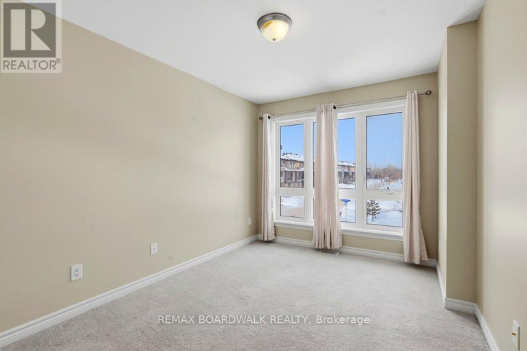 29343898/306-rainrock-crescent/mer-bleuebradley-estatesanderson-park/ottawa/ontario/K1W0J8_24