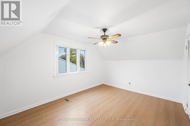 29078857/2028-othello-avenue/elmvale-acresurbandale/ottawa/ontario/K1G2A6_13