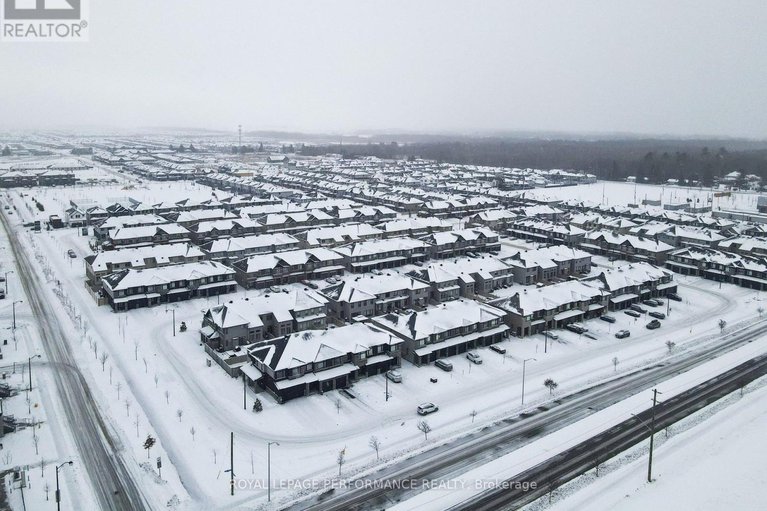 29228458/669-cordelette-circle-e/mer-bleuebradley-estatesanderson-park/ottawa/ontario/K1W0P2_42