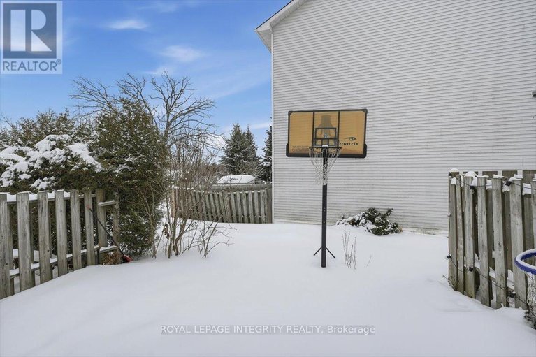 29606728/1985-woods-street/town-of-rockland/clarence-rockland/ontario/K4K1H7_30