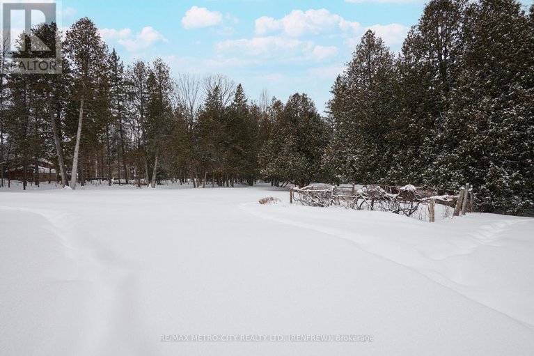 29410189/128-burns-drive/mcnabbraeside-twps/mcnabbraeside/ontario/K0A1G0_39