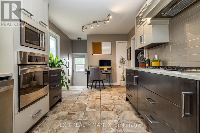 28656018/267-ann-street/almonte/mississippi-mills/ontario/K0A1A0_19