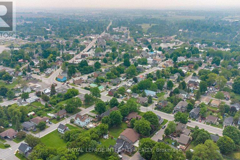 28620822/165-maude-street/almonte/mississippi-mills/ontario/K0A1A0_30