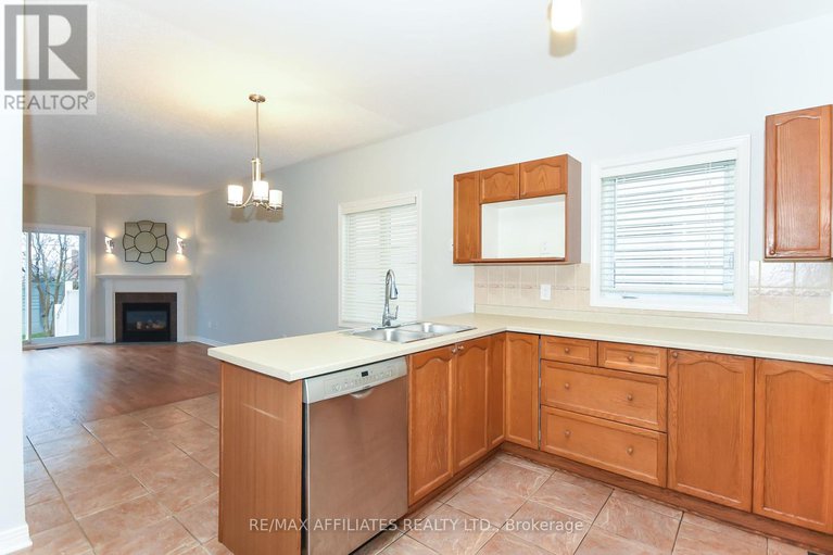 28479227/1980-scully-way-s/fallingbrookgardenway-south/ottawa/ontario/K4A4H2_7