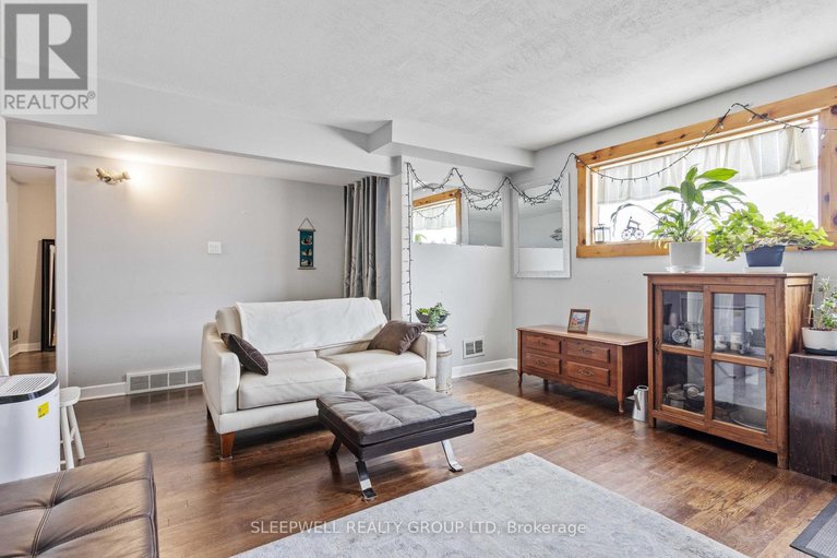 28279892/844-norton-avenue/queensway-terrace-north/ottawa/ontario/K2B5P6_24