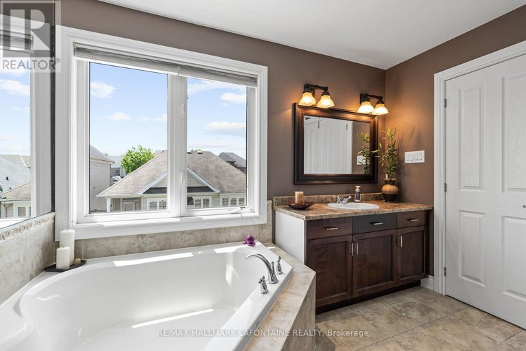 28389240/3202-river-rock-avenue/half-moon-bay/ottawa/ontario/K2J0T7_19