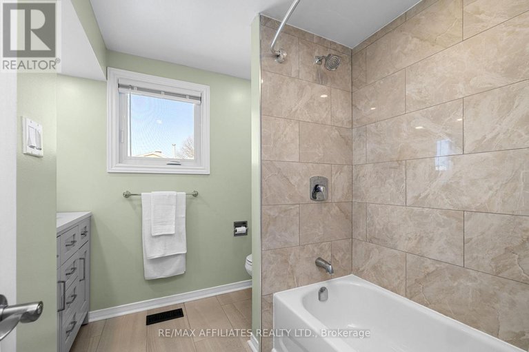 29175531/910-borland-drive/chatelaine-village/ottawa/ontario/K1E1X6_31