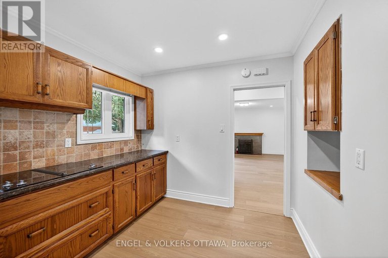 28908569/723-halstead-street/elmvale-acres/ottawa/ontario/K1G1M5_13