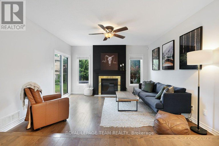28522929/8-black-rivers-place/bridlewood/ottawa/ontario/K2M2E2_17