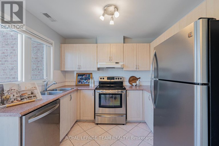 28962046/1650-locksley-lane/beaconwood/ottawa/ontario/K1J1B6_28