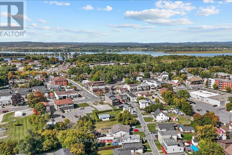 28883250/782-powers-street/town-of-rockland/clarence-rockland/ontario/K4K1L5_44
