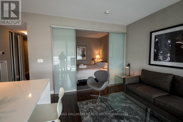 28805859/1402-111-champagne-avenue/west-centre-town/ottawa/ontario/K1S5V3_17