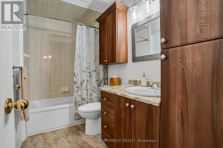 28226531/1752-lafrance-drive/queenswood-heights-south/ottawa/ontario/K1E2H2_21
