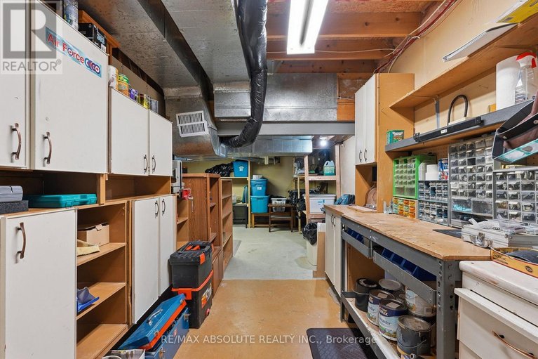 29579174/1594-st-georges-street/bilberry-creekqueenswood-heights/ottawa/ontario/K1E2M9_27