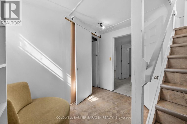 29554876/911-blair-road/cardinal-heights/ottawa/ontario/K1J7M8_17