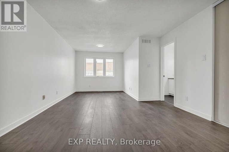 28543966/423-hillsboro-private/emerald-meadowstrailwest/ottawa/ontario/K2M3A7_19