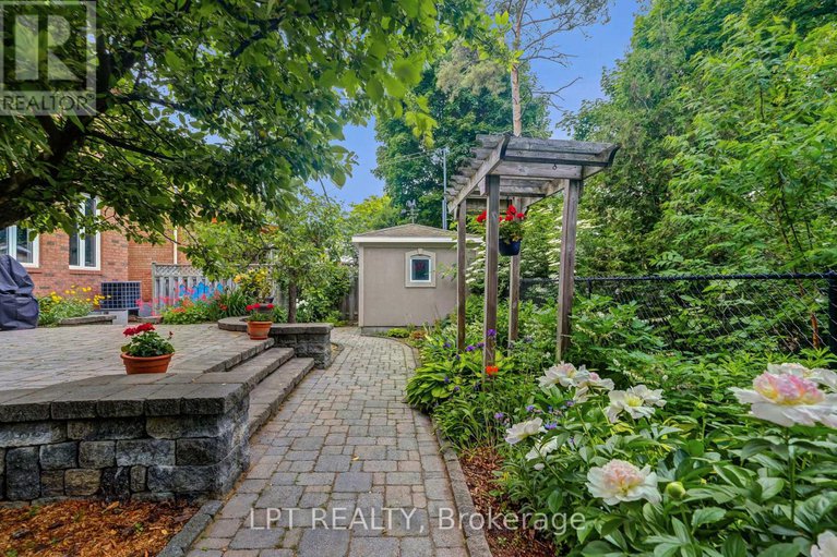 28499905/10a-ashburn-drive/borden-farmstewart-farmcarleton-heightsparkwood-hills/ottawa/ontario/K2E6N3_44
