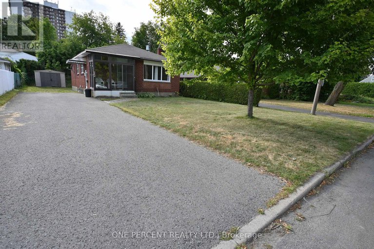 28759293/944-eve-street/overbrookcastle-heights/ottawa/ontario/K1K3R4_1