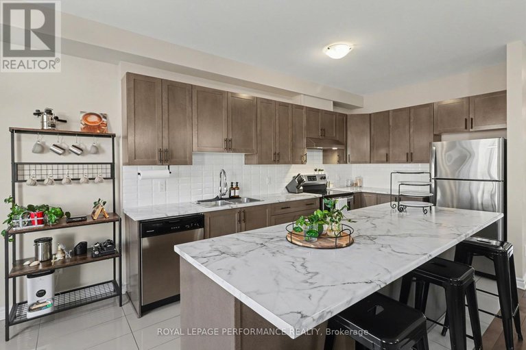 29652354/703-decoeur-drive/avalon-west/ottawa/ontario/K4A1H2_11