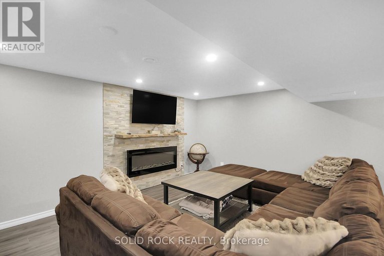 28921363/7312-bank-street/osgoode-twp-south-of-reg-rd-6/ottawa/ontario/K0A2P0_27