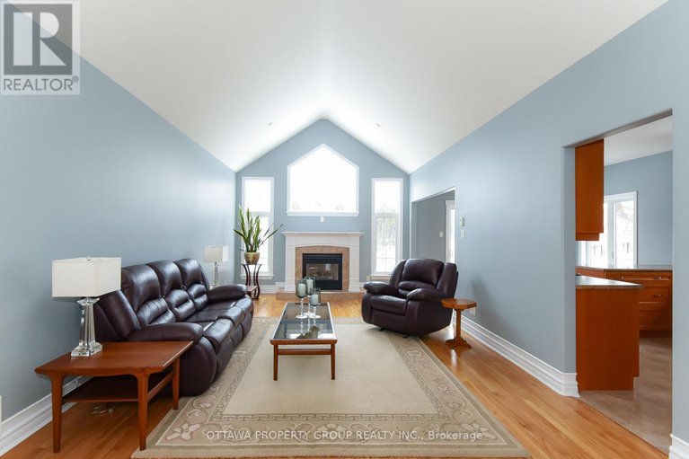 27942991/36-de-la-rive-drive/embrun/russell/ontario/K0A1W0_6