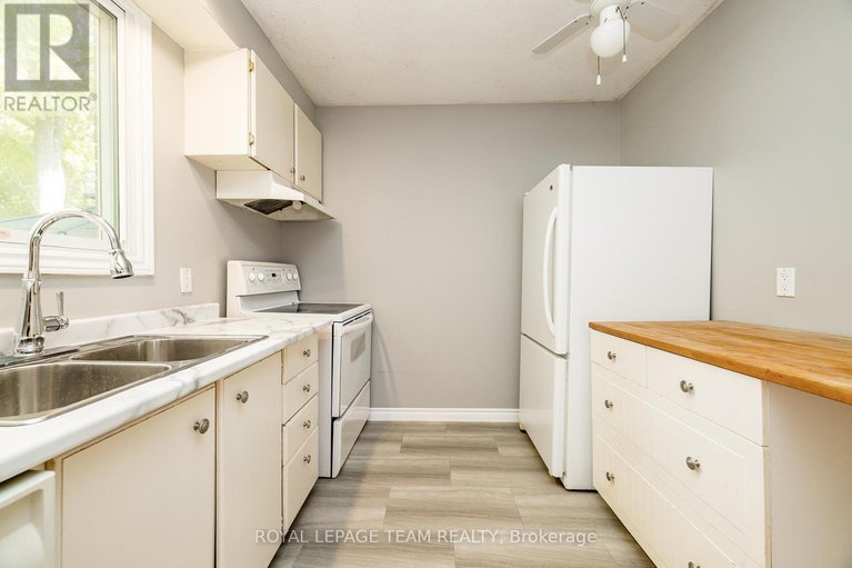 28874937/10-105-parkinson-st-street/kemptville/north-grenville/ontario/K0G1J0_17