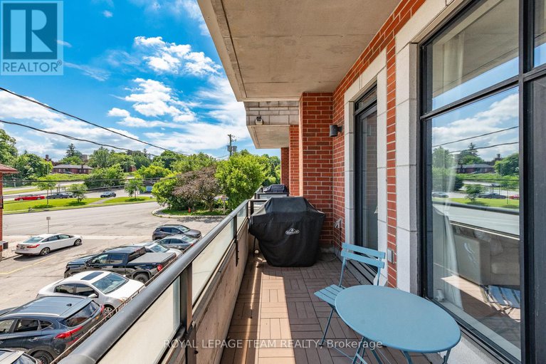 28587284/210-327-breezehill-avenue-s/west-centre-town/ottawa/ontario/K1Y1R6_20