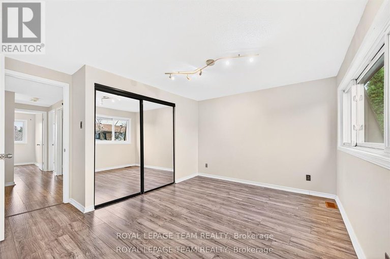 29580107/13-2-bertona-street/manordale/ottawa/ontario/K2G0W3_17