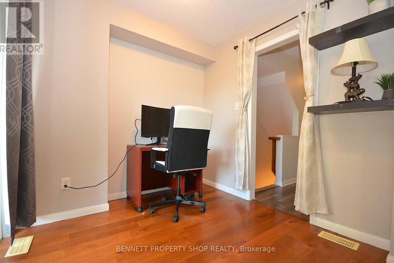 28876724/706-sanibel-private/westcliffe-estates/ottawa/ontario/K2H0A8_6