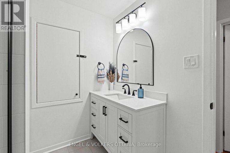 28548966/20-mohawk-crescent/bruce-farmgraham-parkqualicumbellands/ottawa/ontario/K2H7G6_26
