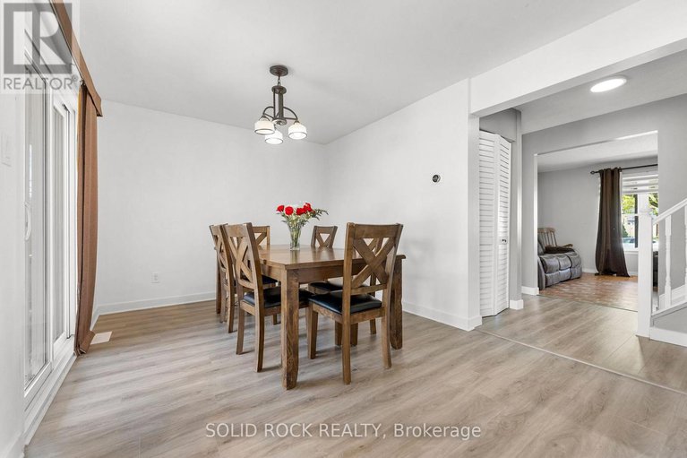 28313092/316-singleton-way/chatelaine-village/ottawa/ontario/K1E2B3_12