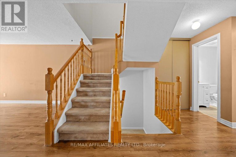 29094492/1938-ashmont-street/chapel-hill/ottawa/ontario/K1C7B9_5