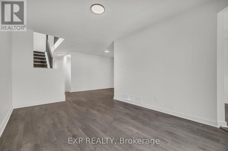 28543966/423-hillsboro-private/emerald-meadowstrailwest/ottawa/ontario/K2M3A7_11