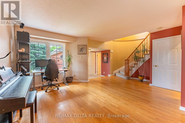 28540257/1610-duplante-avenue/fallingbrookpineridge/ottawa/ontario/K4A4A2_9